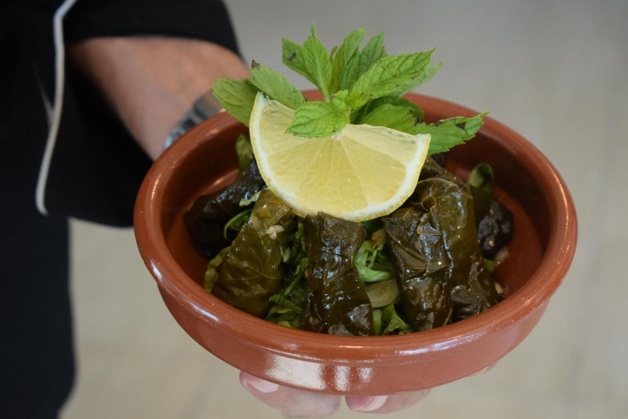 Saraya Corniche Hotel Doha Exterior foto Seaweed salad