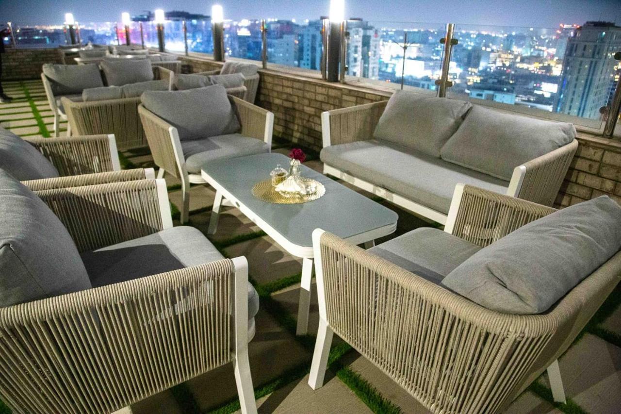 Saraya Corniche Hotel Doha Exterior foto Rooftop bar